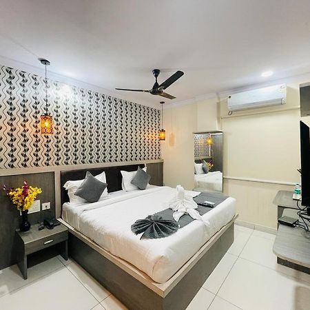 Hotel Blue Petals Shamshabad Exterior photo
