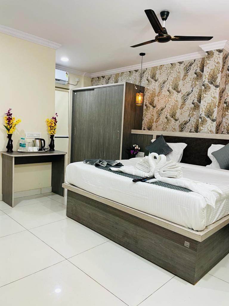 Hotel Blue Petals Shamshabad Exterior photo