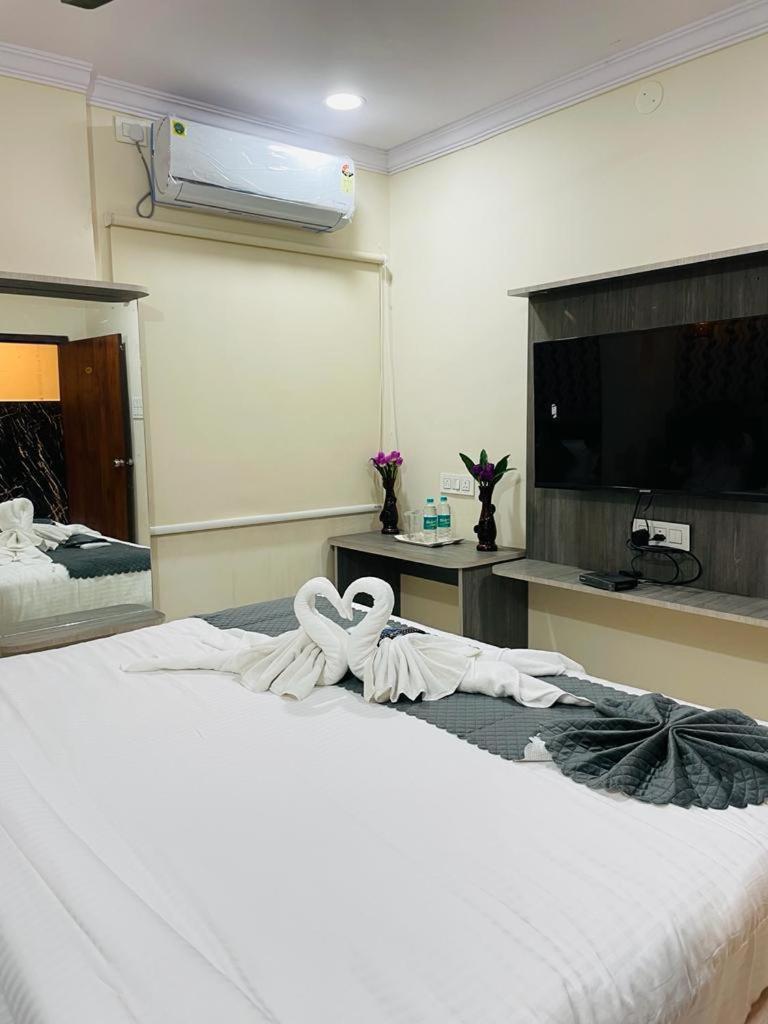 Hotel Blue Petals Shamshabad Exterior photo