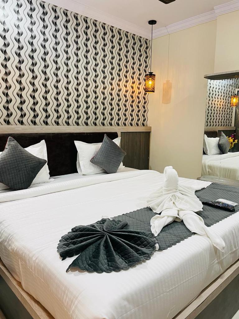 Hotel Blue Petals Shamshabad Exterior photo