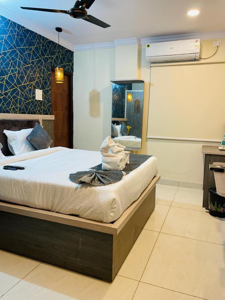 Hotel Blue Petals Shamshabad Exterior photo