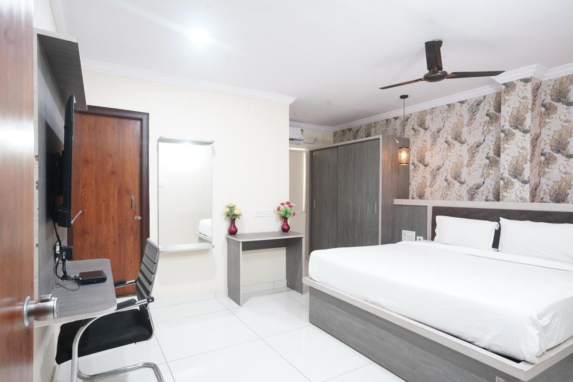 Hotel Blue Petals Shamshabad Exterior photo