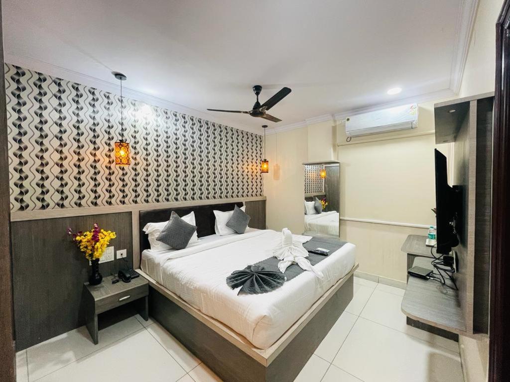 Hotel Blue Petals Shamshabad Exterior photo