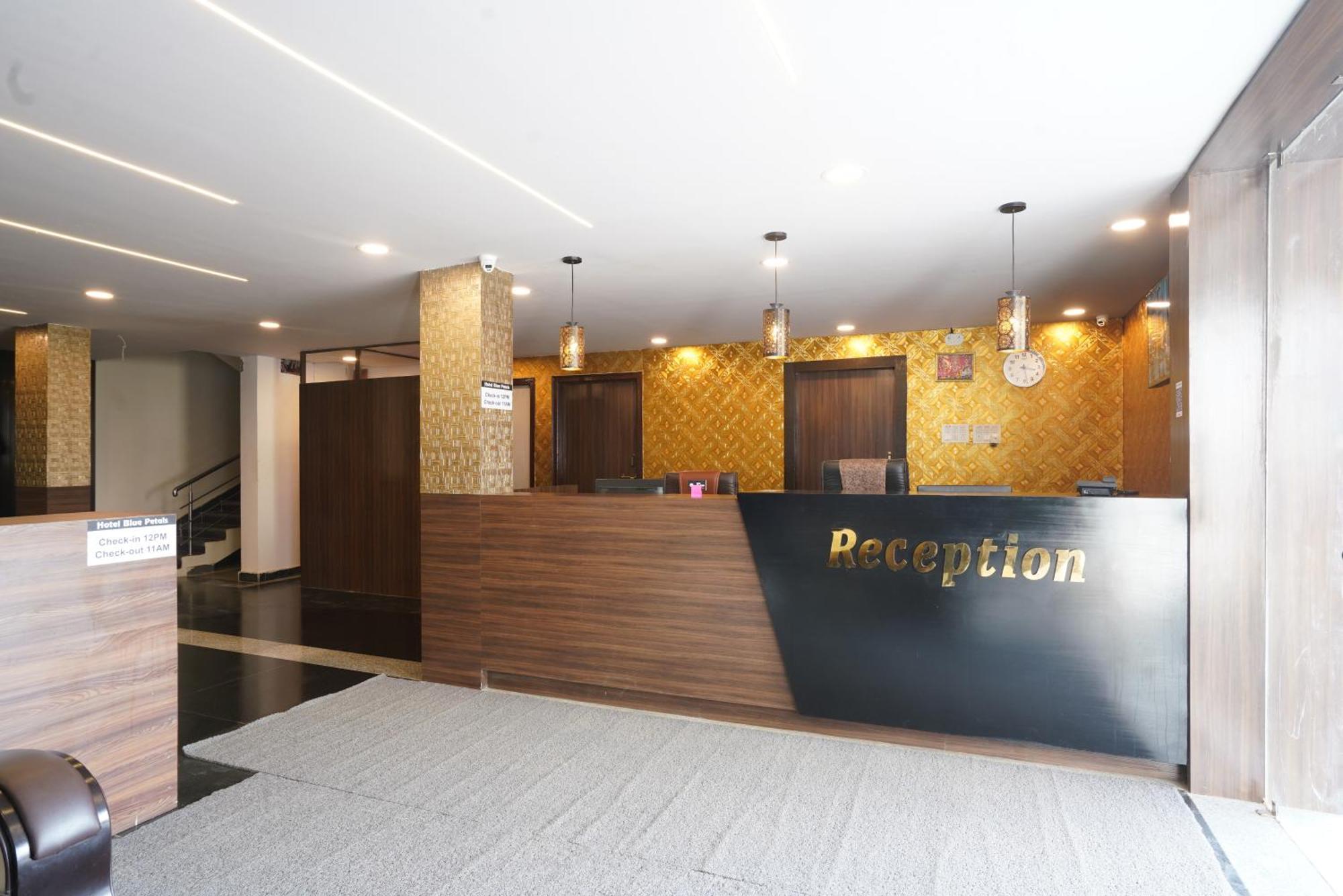 Hotel Blue Petals Shamshabad Exterior photo
